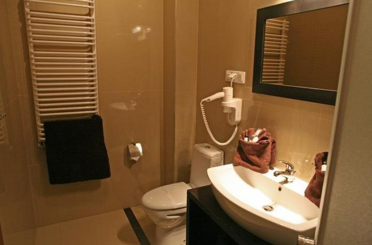 Bathroom 4, Hotel Altamira, Piotrków
