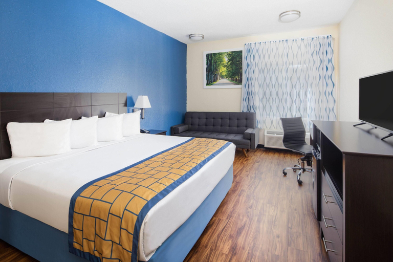 Bedroom 4, Days Inn by Wyndham Macon I-75 North, Bibb