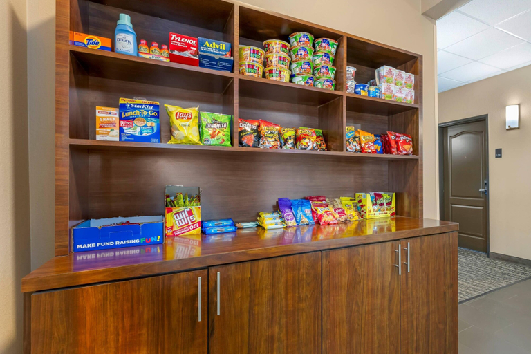 Food & Drinks 5, Comfort Inn I-20 Midland Stanton, Martin