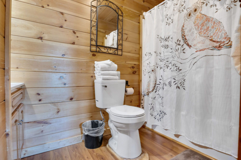 Bathroom 3, 4BR Mountain View Cabin, Sevier