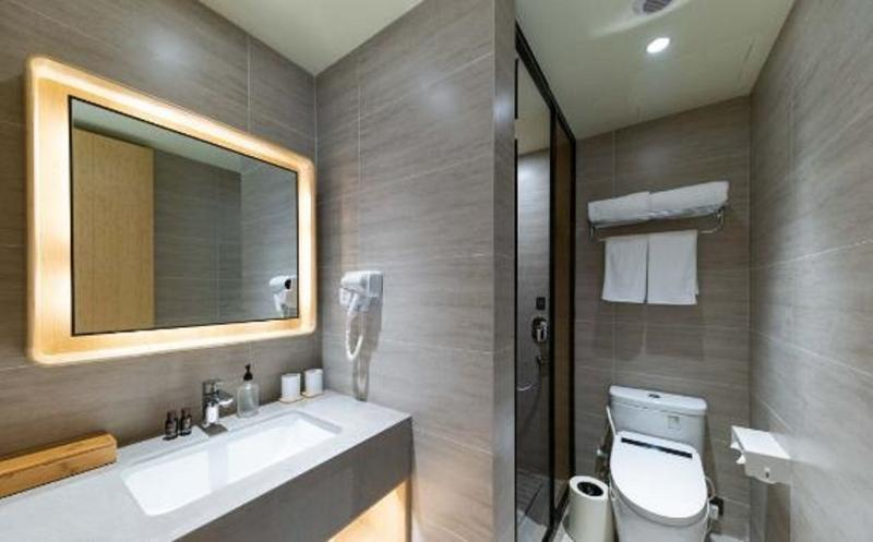 Bathroom 4, JI Hotel Shanghai Jumen Road, Shanghai
