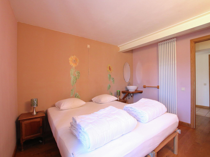 Bedroom 2, Family farm stay in Sohier, Luxembourg