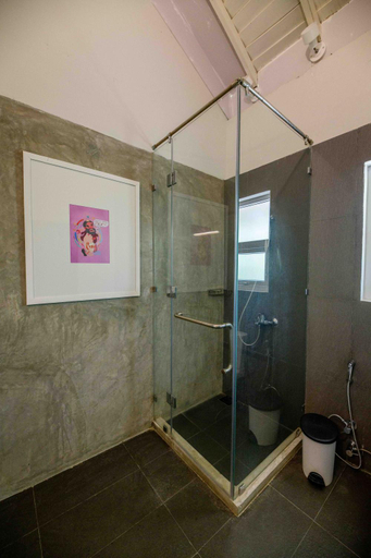 Shower, Bedrock Beach Villas, Kalpitiya