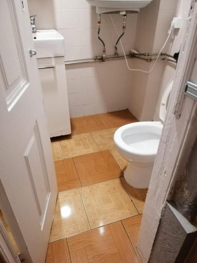 Bathroom 2, Party Zone, Lisbon