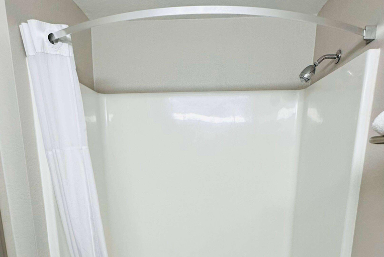 Bathroom 5, Days Inn & Suites by Wyndham Wynne, Cross