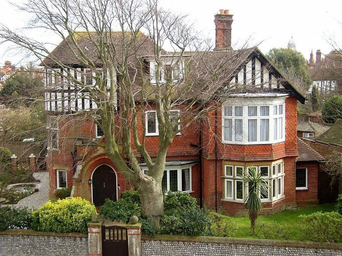 Exterior & Views