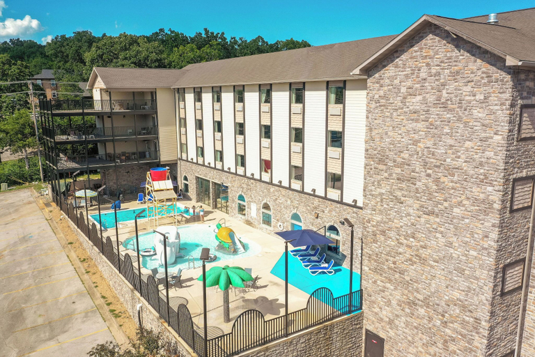 Exterior & Views 2, The Branson Waterpark Hotel, Taney