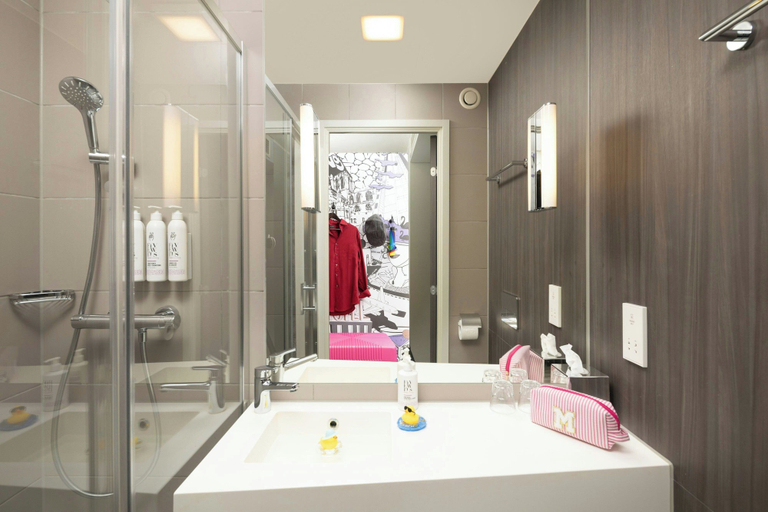 Bathroom 5, Moxy York, York