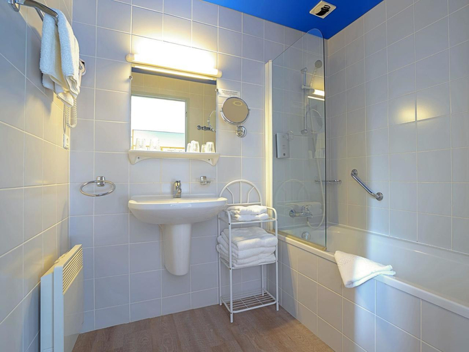 Bathroom 4, Bergerie du Chateau - Lacapelle Marival, Lot