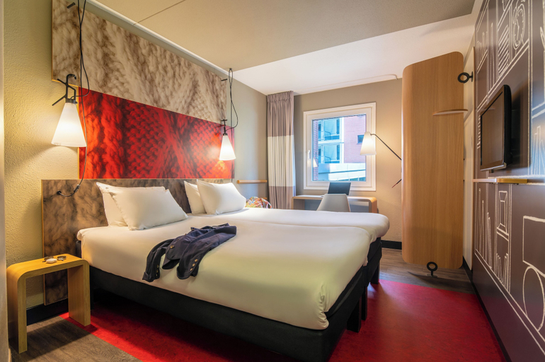 Bedroom 4, ibis Amsterdam Centre Stopera, Amsterdam