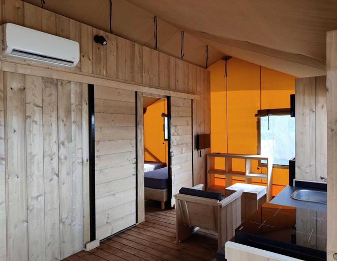Interior detail 2, Forest-edge Glamping Tent, Noordoostpolder