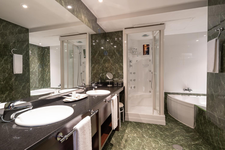 Bathroom 4, Gran Hotel Attica 21 Las Rozas, Madrid