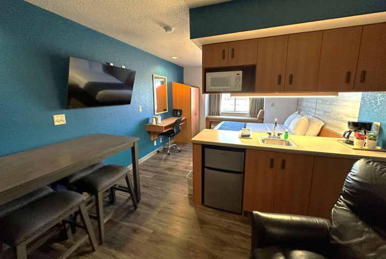 Bedroom 3, Microtel Inn & Suites By Wyndham Tomah, Monroe