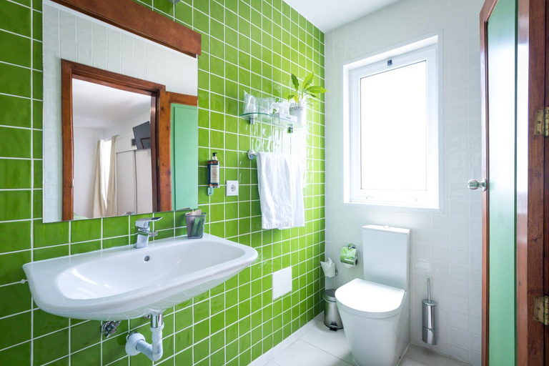 Bathroom 4, Hotel Alcides, Ponta Delgada