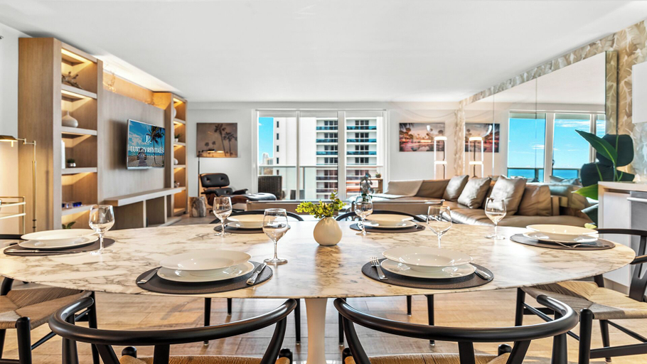 Food & Drinks, Luxury Vacation Rentals at 1 Hotel & Homes by LRMB, Miami-Dade