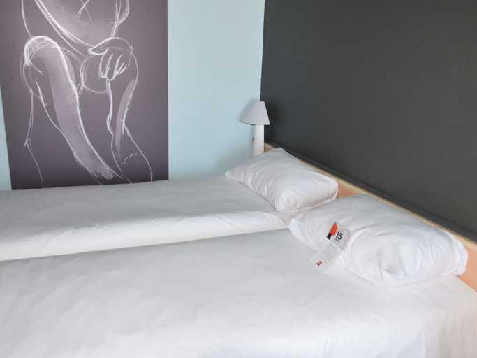Bedroom 3, ibis Rochefort, Charente-Maritime