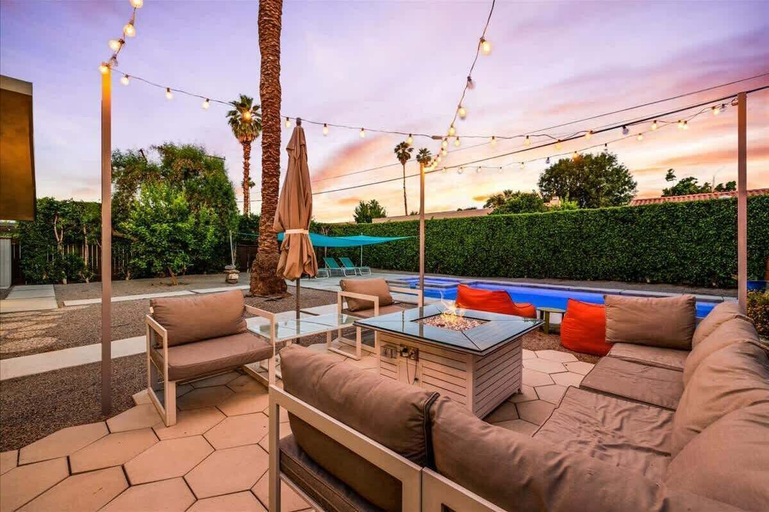 Room 5, Modern Paradise at Sonora, Riverside