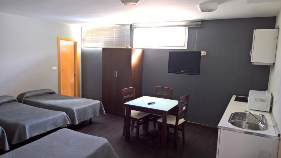 Others 5, Hostal T4, Madrid