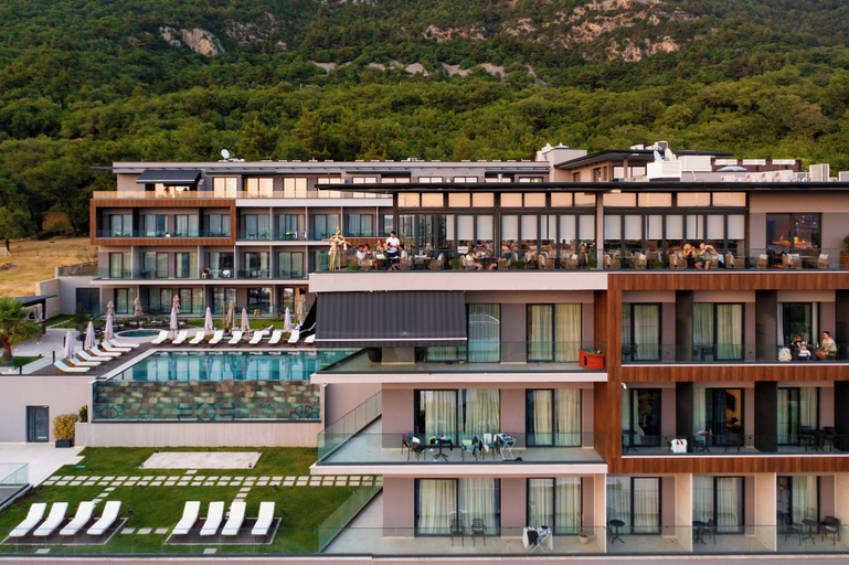 Exterior & Views 2, Royal Blue Resort & Residence