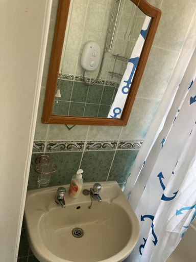 Bathroom 2, Harman Suites 1 & 2, Leeds