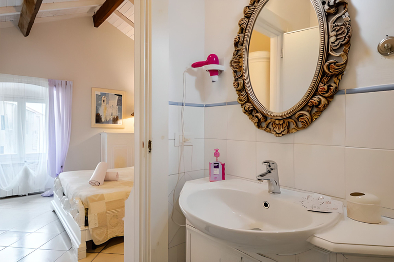 Bathroom 4, Le Notti Mediterranee, Imperia