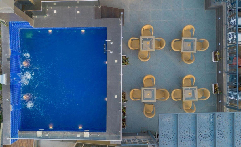 Rooftop pool, Perfectstayz Laxmi Heritage, Garhwal