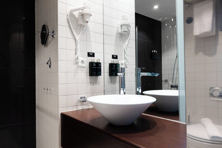 Bathroom 5, Clarion Hotel Bergen Airport Terminal, Bergen