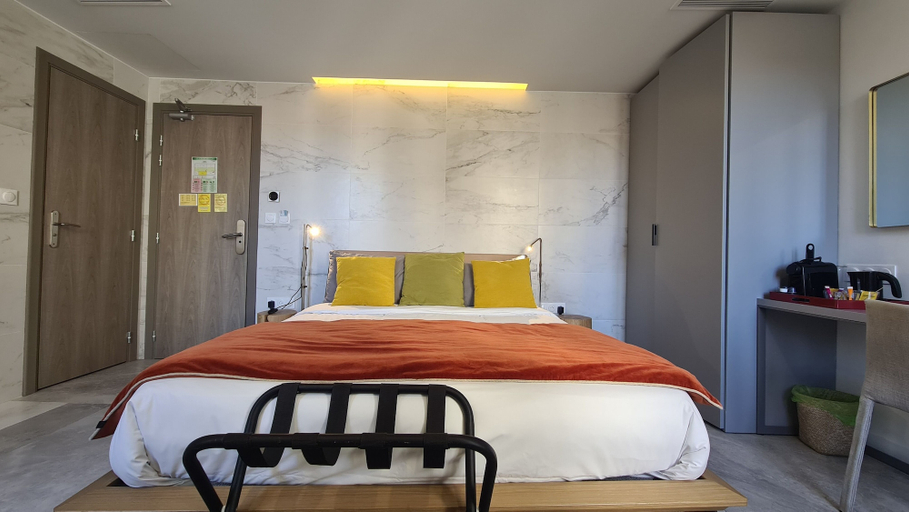 Bedroom 3, Le Petit Trianon et Le Charme des Suites, Alpes-Maritimes