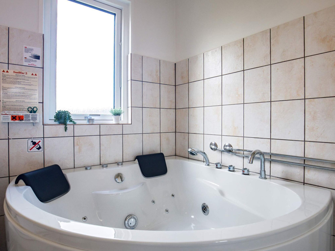 Bathroom 4, 4 Star Holiday Home in Humble, Langeland