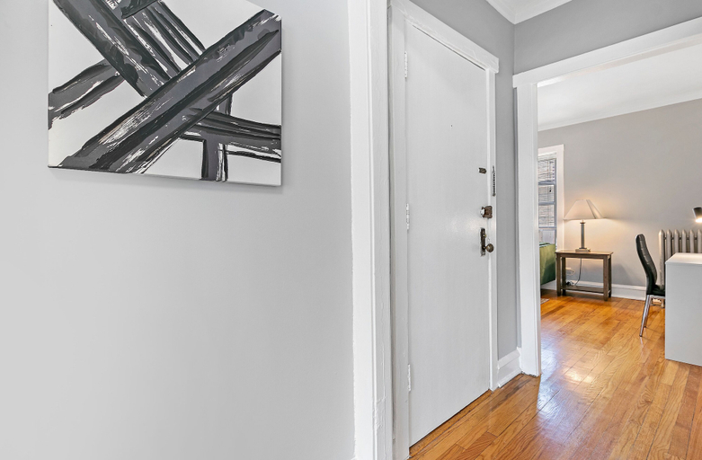 Interior entrance, 1BR Well-equipped Apt - Marshfield E3, Cook