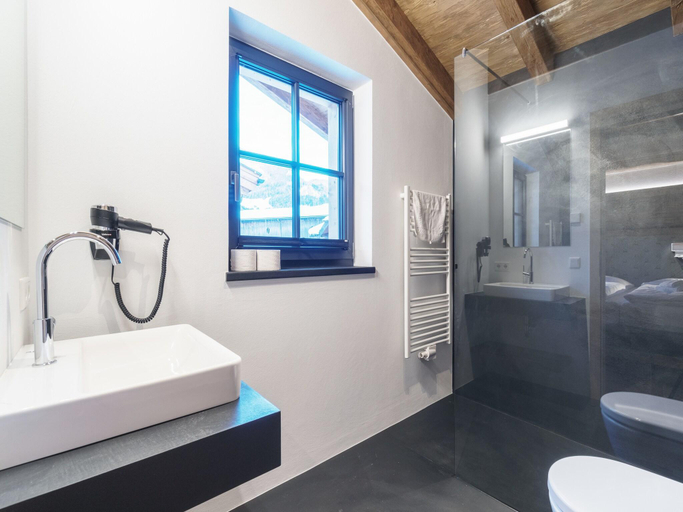 Bathroom 3, Chalet in Piesendorf near Ski Slopes, Zell am See