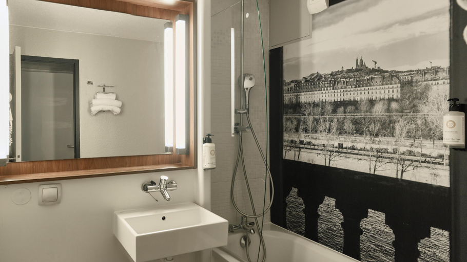 Bathroom 4, Campanile Prime - Argenteuil, Val-d'Oise