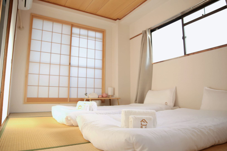Room 5, CU Host CASA, Osaka