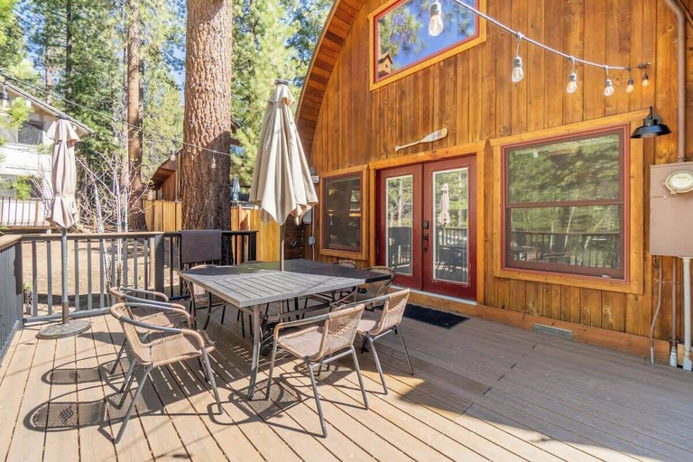 Outdoor dining, The Canoe Cabin, Washoe