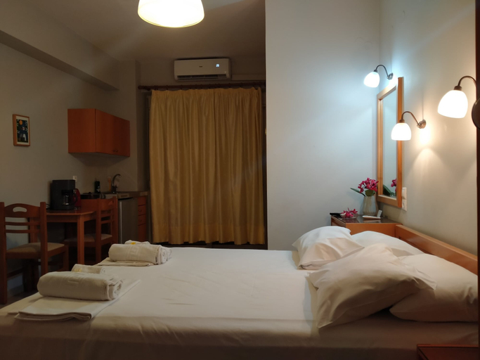Bedroom 4, Leonidas Rooms, Crete