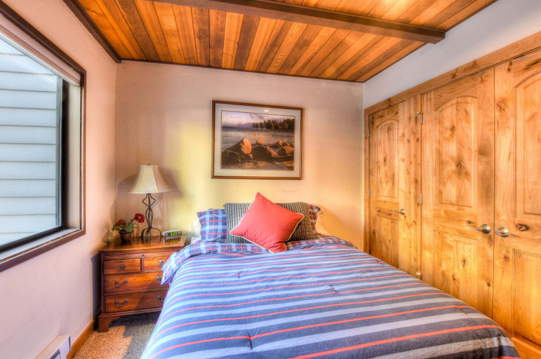 Bedroom 3, Brockway Springs Lodge Steps to Lake Access!, Placer
