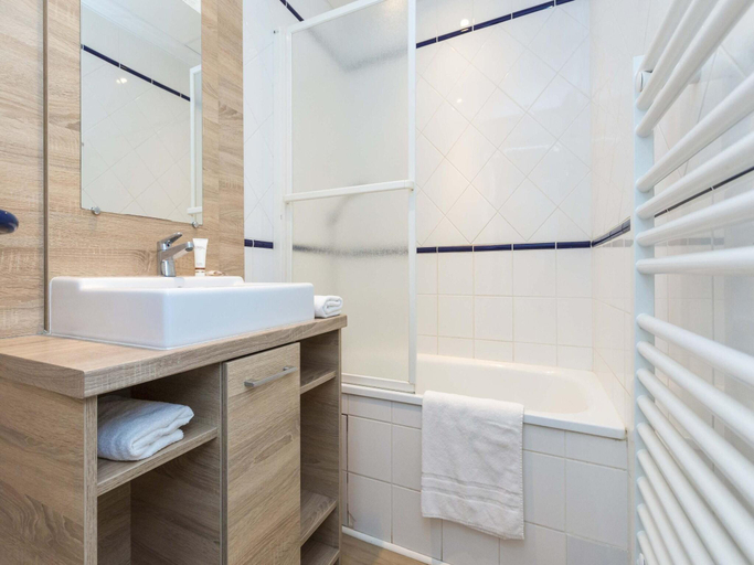 Bathroom, Apartment in Cote Sauvage near La Baule Bay, Loire-Atlantique