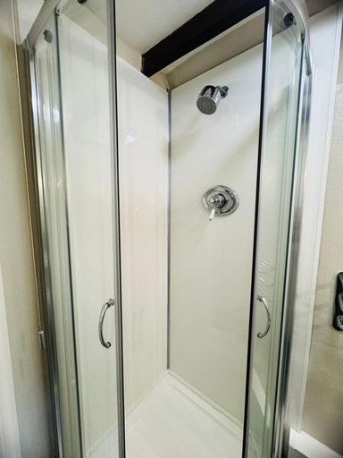 Bathroom 3, The Old Mill Inn, Milton Keynes