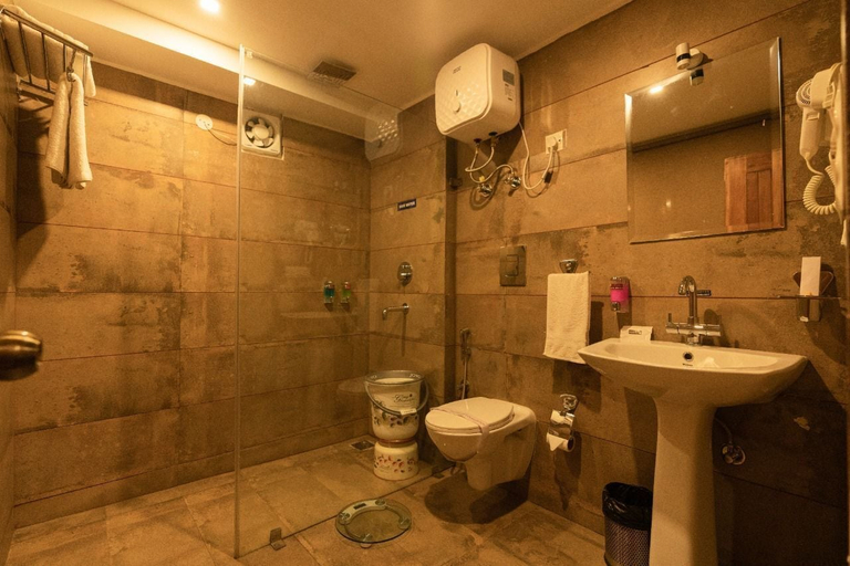 Bathroom, Kali Tibba Resort, Solan