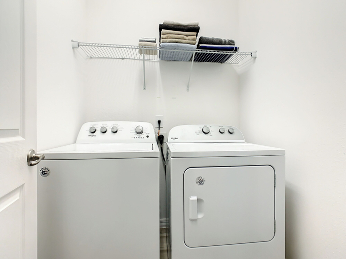 Bathroom 4, Jade Manor, Polk