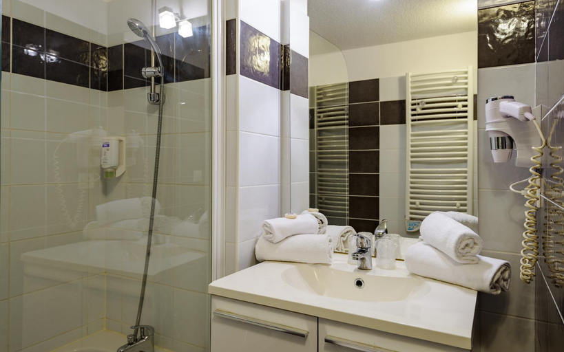 Bathroom 3, Lagrange Aparthotel Montpellier Millenaire, Hérault