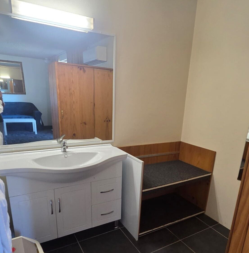 Bathroom 5, Waterview Gosford Motor Inn, Gosford - West