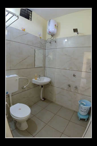 Bathroom 2, Mayur Homestay, Ujjain