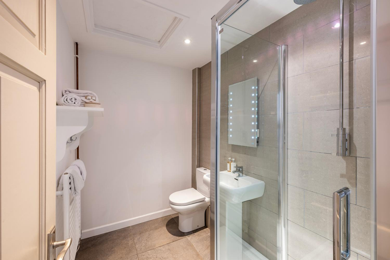 Bathroom 3, The Tytherleigh Arms, Devon