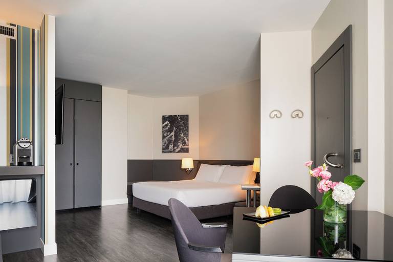 Bedroom 3, The Nicolaus Hotel, Bari
