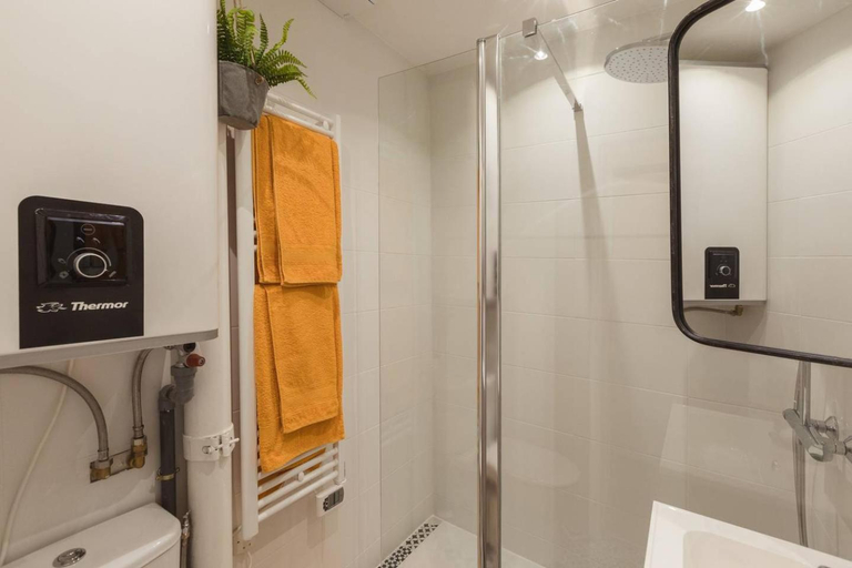 Bathroom 2, Nicelidays - Le Berlioz - city central - 7min from beaches, Alpes-Maritimes