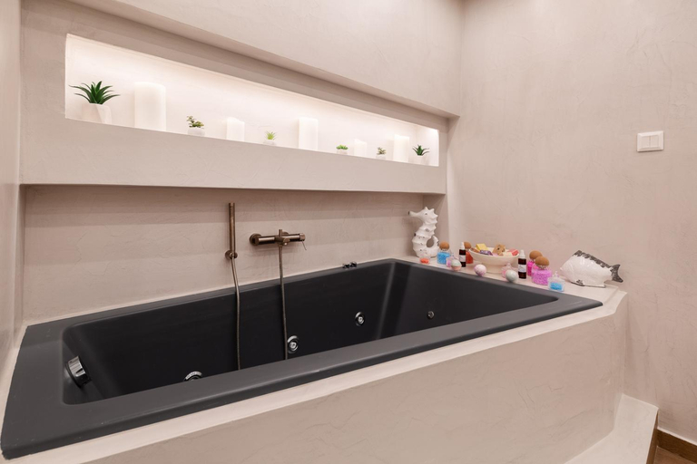 Bathroom 2, CALDERA close to the port, airport & Athens, Attica