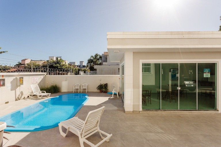 Sport & Beauty 5, Apto espaçoso com piscina 750m da praia | CHR025, Florianopolis