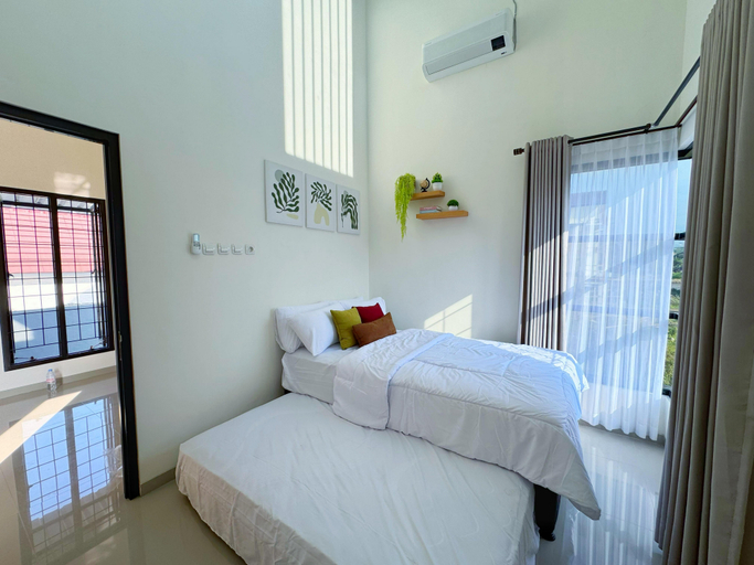 Bedroom 3, Sandstone MR15, Malang