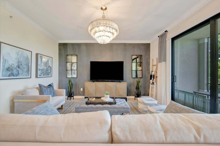 Room 2, Golf Course Townhome Resort Amenities 2B Luxury, Manatee